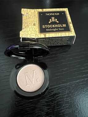 Nomad Stockholm Midnight Sun Highlighter - Soft Champagne Glow